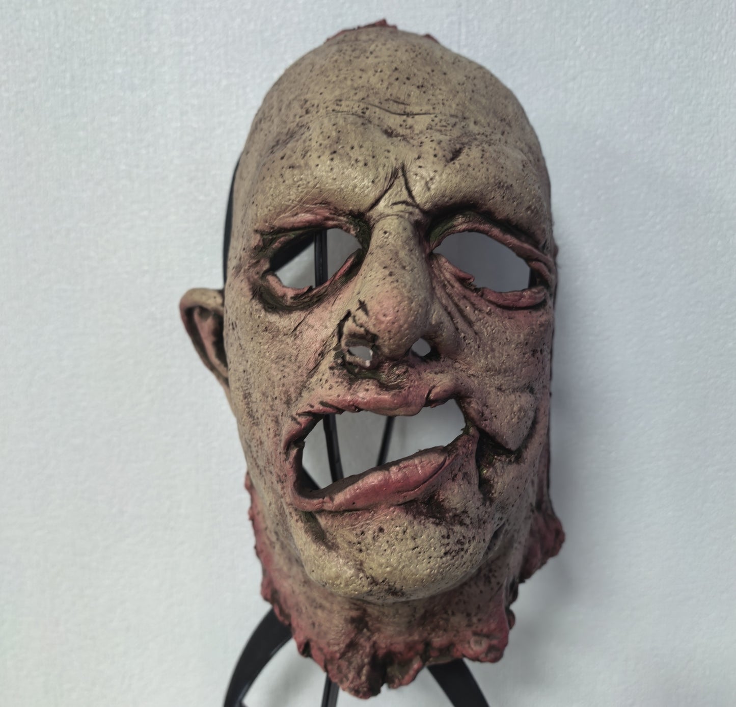 Half Face Skinned Rubber Bloody Mask Professional Halloween Horror Makeup Tool Fake Wound Special Effects Mask for Creators