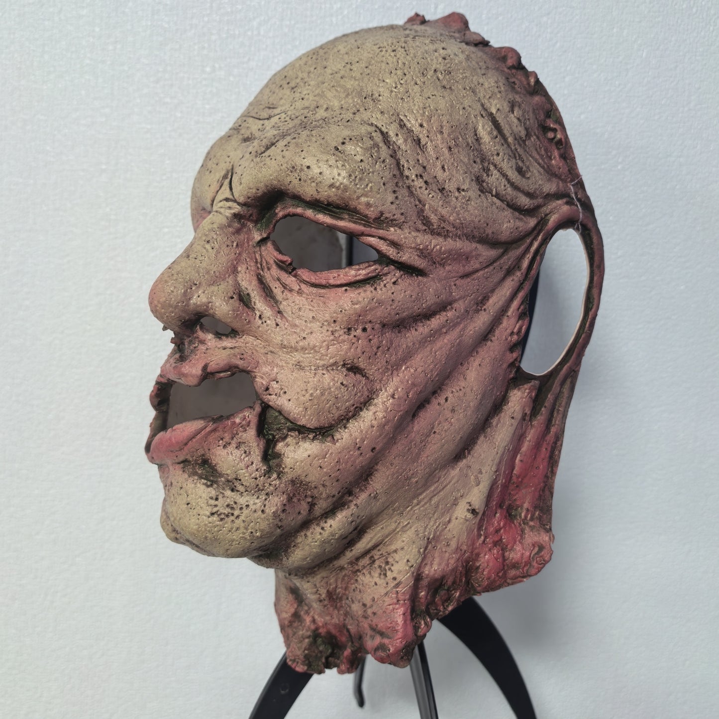 Half Face Skinned Rubber Bloody Mask Professional Halloween Horror Makeup Tool Fake Wound Special Effects Mask for Creators