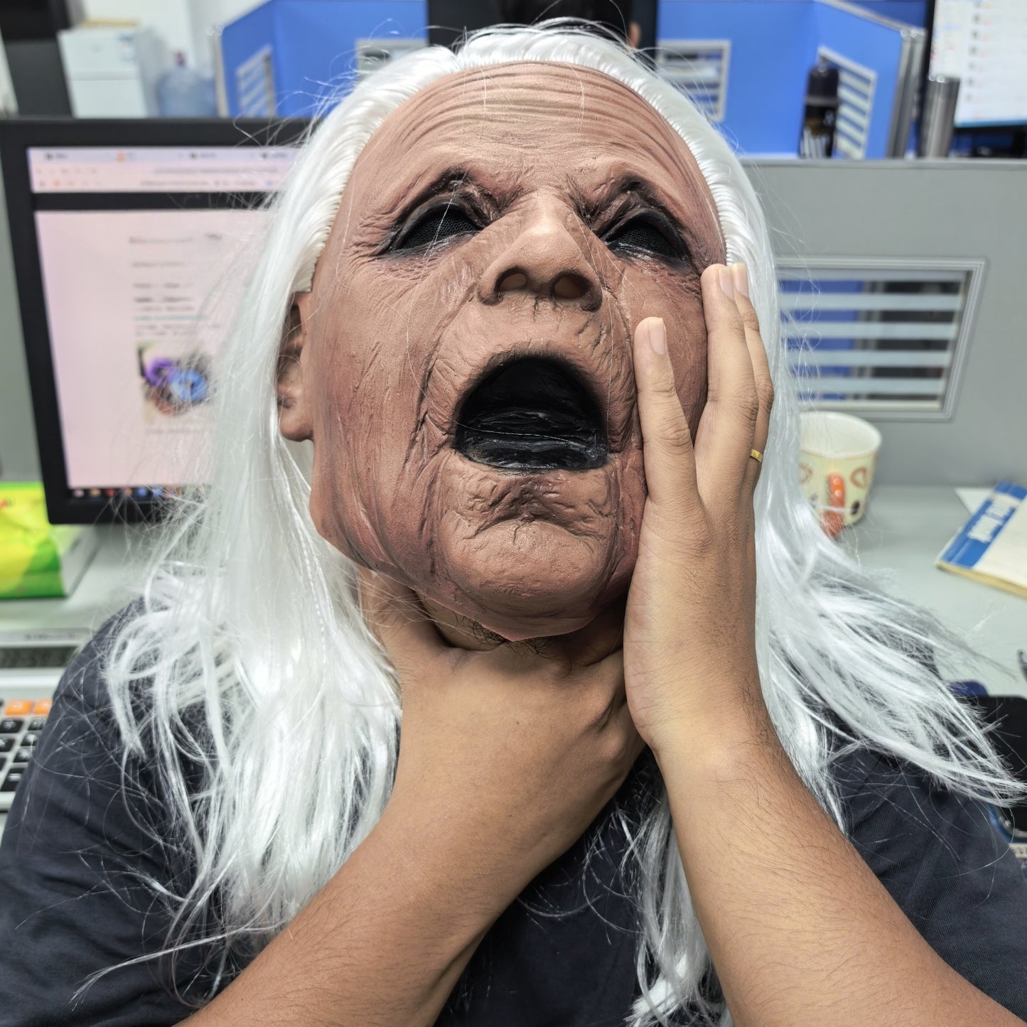 Realistic Rubber Screaming Granny Mask Full Head White Hair Horror Old Woman Party Accessory