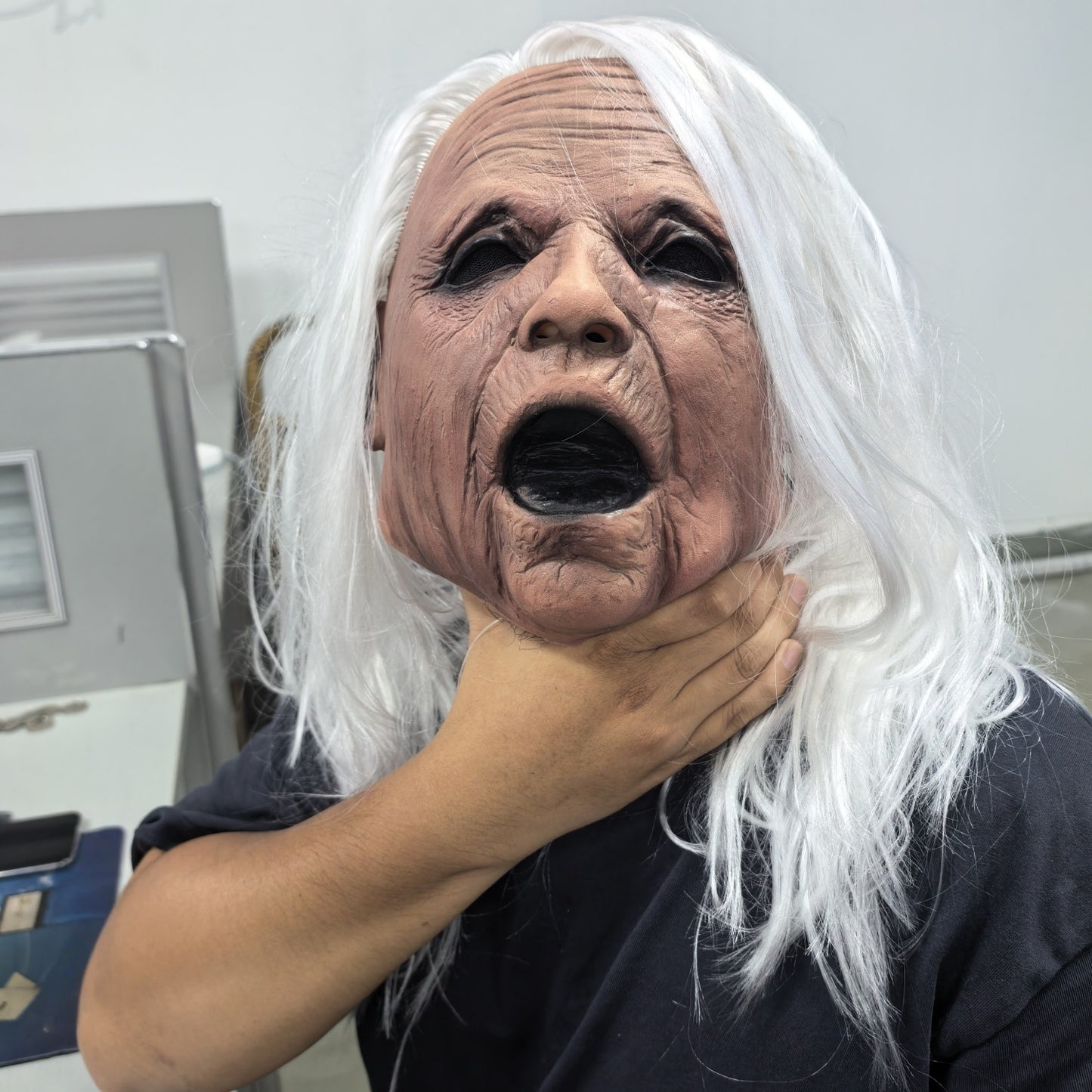 Realistic Rubber Screaming Granny Mask Full Head White Hair Horror Old Woman Party Accessory